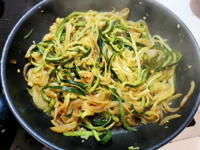 TORTILLA DE CALABACÍN CON CEBOLLA – Ana Tu Nutricionista